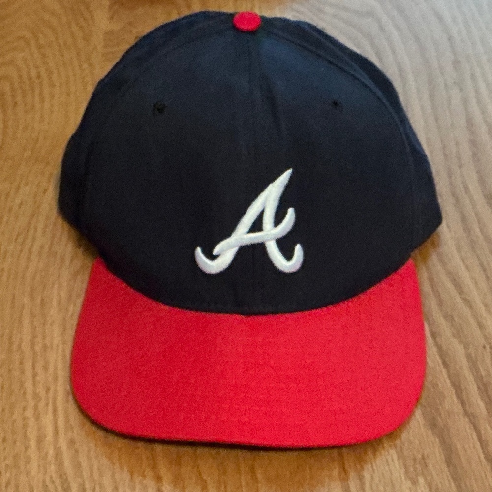 Vintage 1990’s Atlanta Braves Snap Back Baseball Cap Small-Medium